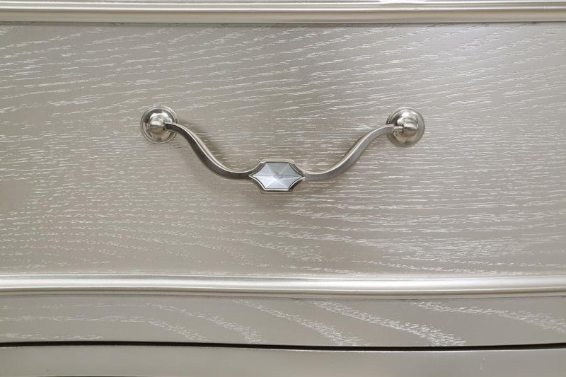 Evangeline - 9-Drawer Dresser With Mirror - Silver Oak