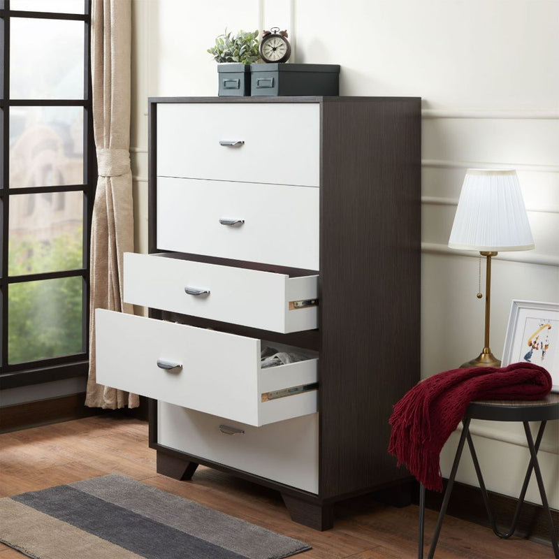 This beautiful Eloy chest of drawers boasts of contemporary style.